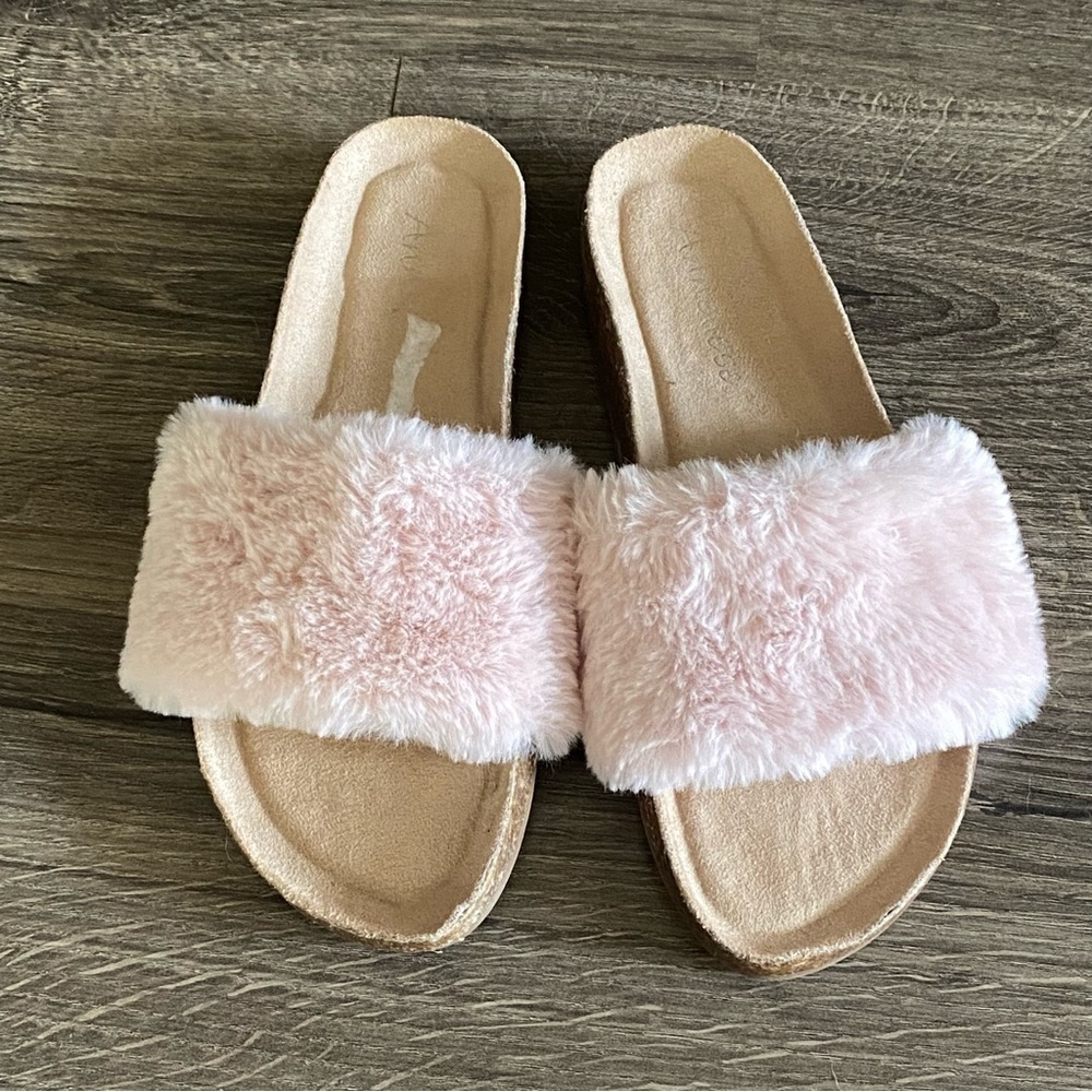 ANNELIESE pink faux fur cork slides size 9M